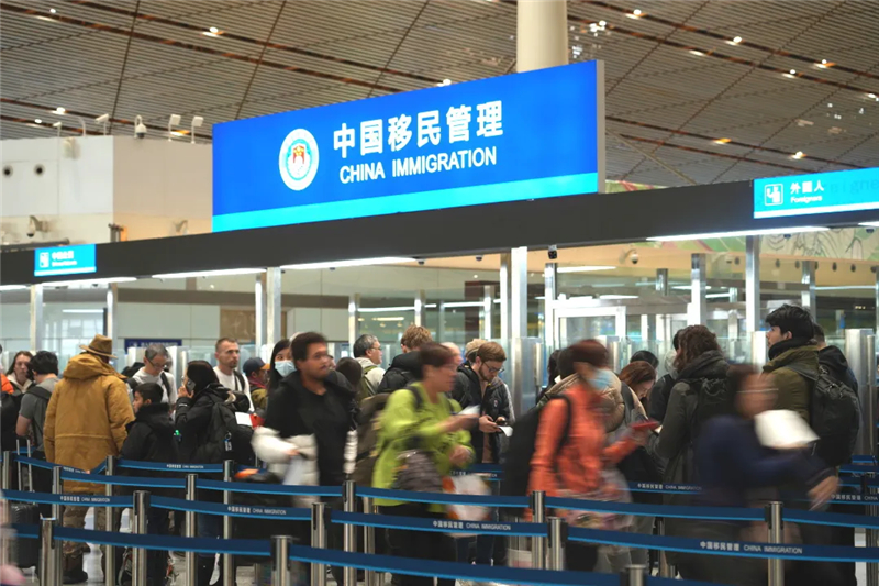 北京出入国審査場の出入国者数、2024年は延べ1800万人の大台突破