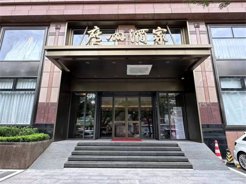 20-1 广州酒家门脸.jpg