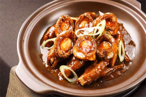 20-1 广州酒家—葱烧汁鲍鱼焖凤爪.jpg